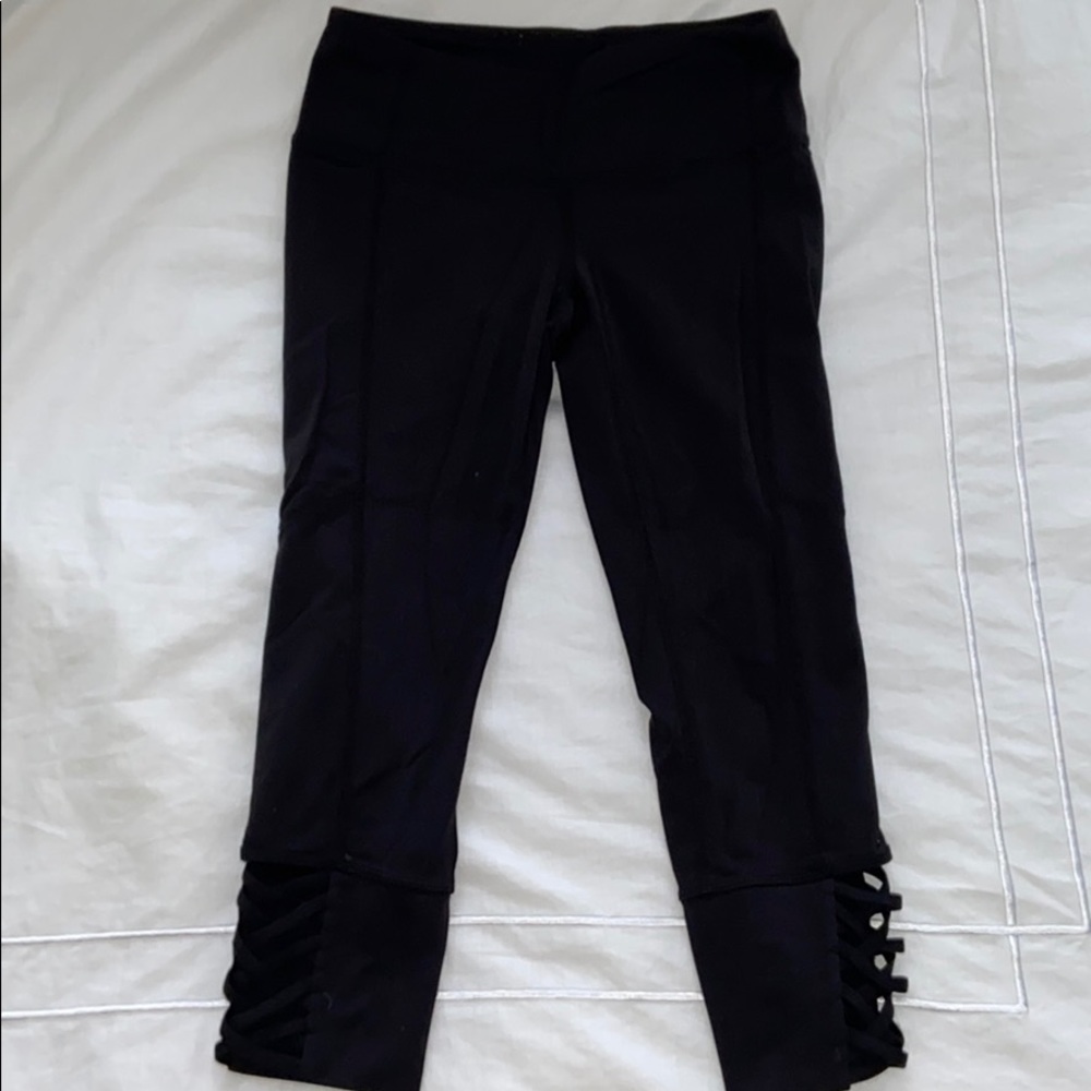 Athleta Cropped Leggings w/ Criss Cross Bottom